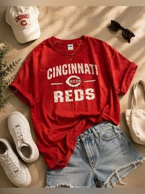 Cincinnati Reds Men's Red Graphic T-Shirt